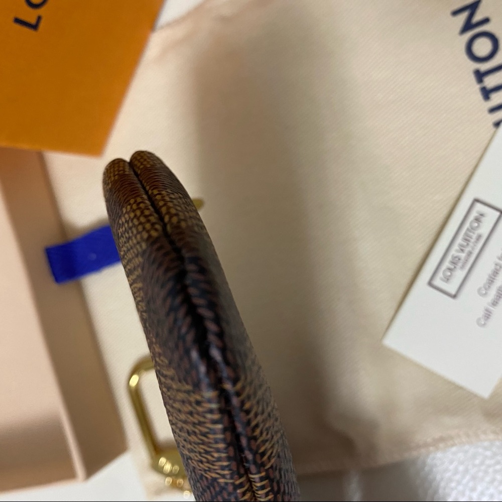 Louis Vuitton Damier Ebene Key Pouch - Picture 4 of 15